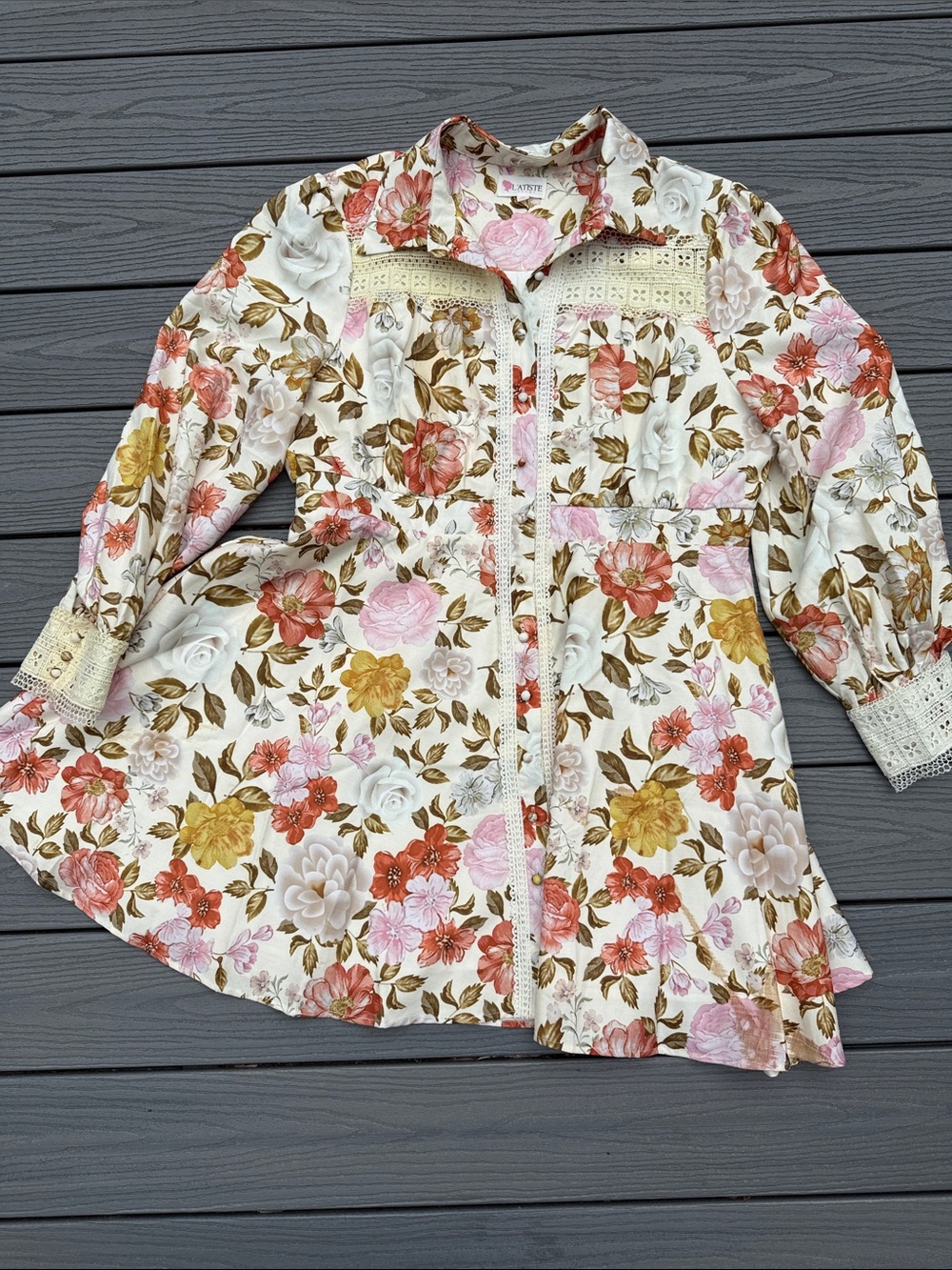 L'ATISTE Cream Floral Button-Front Blouse with Lace Trim